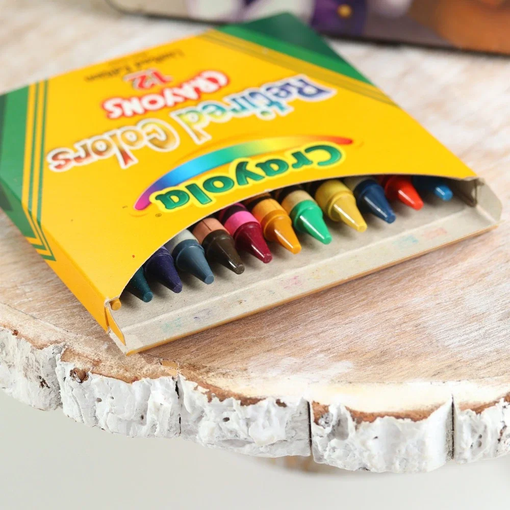 Crayola 100th Anniversary Tin 1903-2003 Retired Colors 64 Count Gold Medal Box